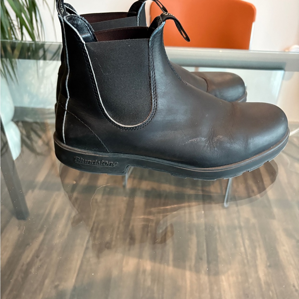Blundstone Black Chelsea Boots with Elastic Panels